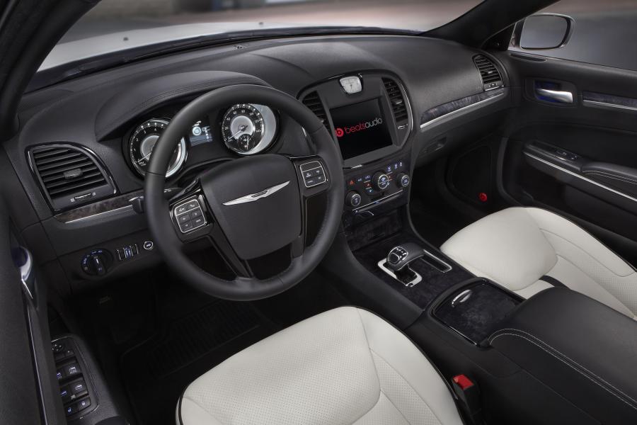  Chrysler 300C Motown Edition 2013 года  (фото 12 из 39)